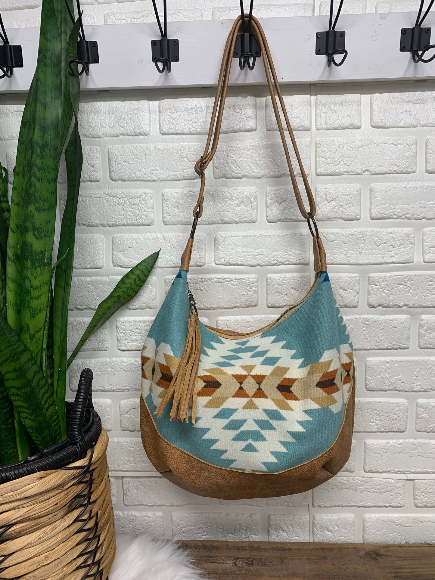 Wool and leather hobo bag, Rancho Arroyo Aqua wool, boho wool bag, caramel genuine leather, hobo bag, wool crossbody bag